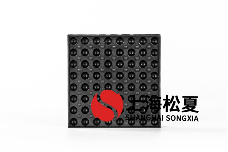 <a href='/' target='_blank'><u>橡膠減震墊</u></a>緩解機(jī)械運(yùn)轉(zhuǎn)產(chǎn)生的震動(dòng)